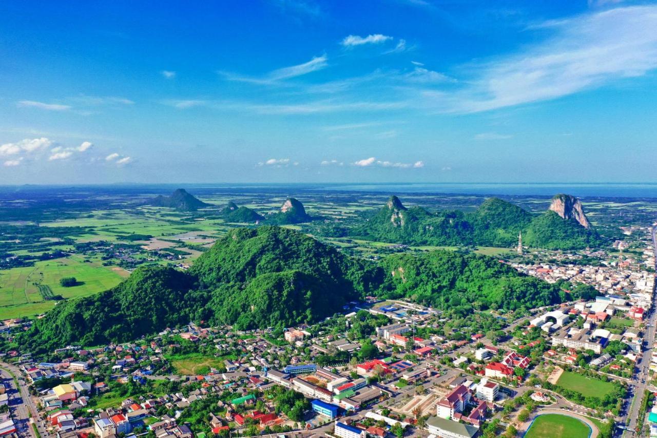 Siva Royal Hotel Phatthalung Bagian luar foto